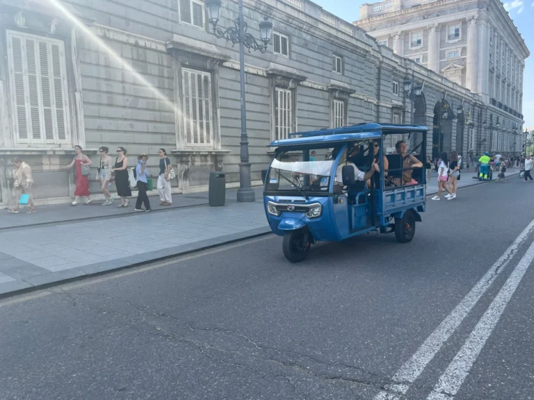 tuk palacio lejos